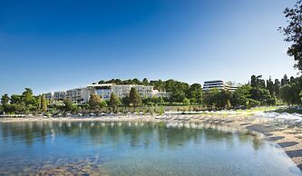 Lone Hotel by Maistra Collection
