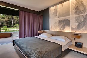 Lone Hotel by Maistra Collection