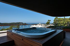 Lone Hotel by Maistra Collection