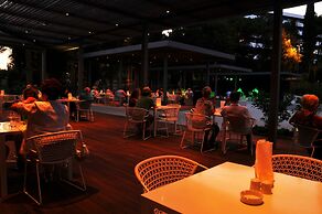 Lone Hotel by Maistra Collection