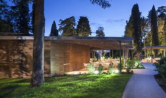 Lone Hotel by Maistra Collection