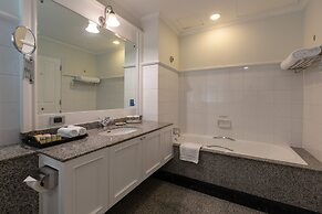 Cape House Langsuan Hotel