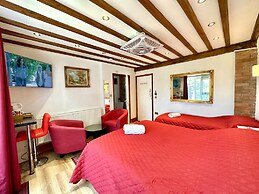 Anand Lodge