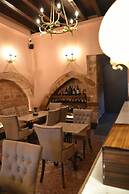 Odos Oneiron Boutique Hotel