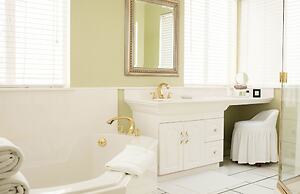 1801 First Luxury Inn