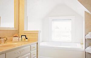 1801 First Luxury Inn