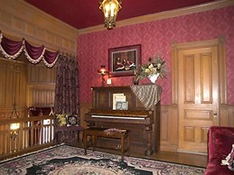 Alexander Mansion Bed and Breakfast