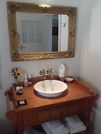 Excelsior Manor Guesthouse