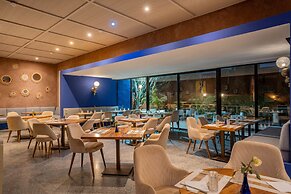 Al Maaden VillaHotel & Spa