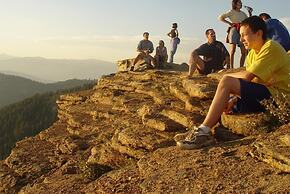 Montecito Sequoia Lodge