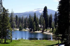 Montecito Sequoia Lodge