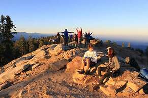 Montecito Sequoia Lodge