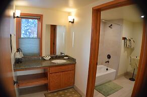 Montecito Sequoia Lodge