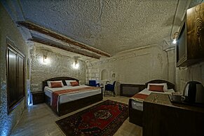 Castle Cave Hotel
