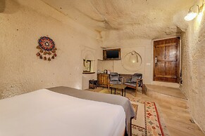 Castle Cave Hotel