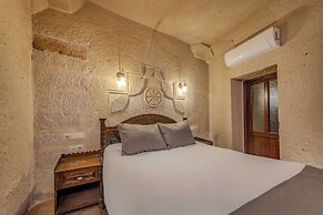 Castle Cave Hotel