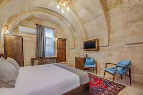 Castle Cave Hotel