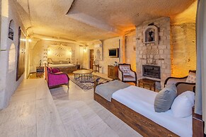 Castle Cave Hotel