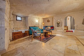 Castle Cave Hotel