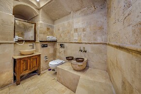 Castle Cave Hotel