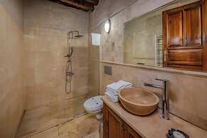 Castle Cave Hotel