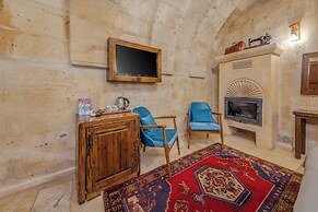 Castle Cave Hotel