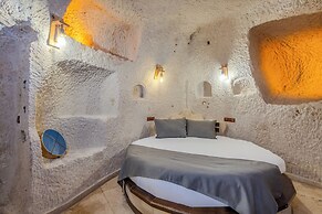 Castle Cave Hotel