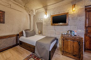 Castle Cave Hotel