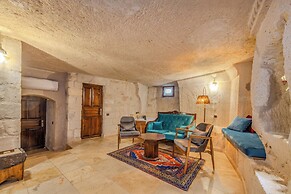 Castle Cave Hotel