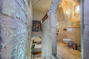 Castle Cave Hotel