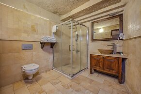 Castle Cave Hotel