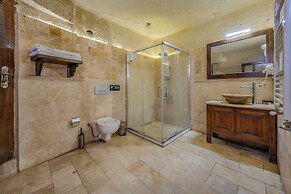 Castle Cave Hotel