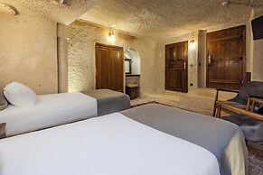 Castle Cave Hotel