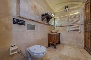 Castle Cave Hotel