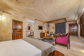 Castle Cave Hotel