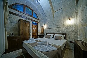Castle Cave Hotel