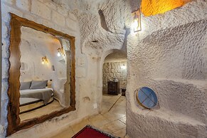 Castle Cave Hotel