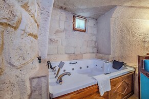 Castle Cave Hotel