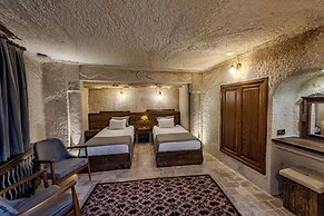 Castle Cave Hotel
