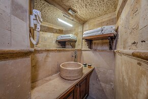 Castle Cave Hotel
