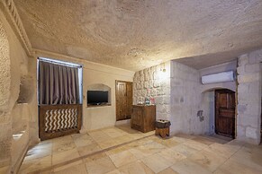 Castle Cave Hotel