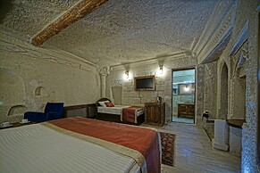 Castle Cave Hotel