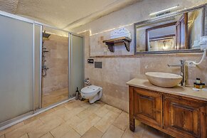 Castle Cave Hotel