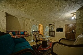 Castle Cave Hotel