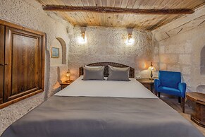 Castle Cave Hotel