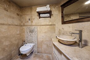 Castle Cave Hotel