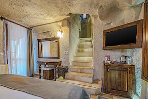 Castle Cave Hotel