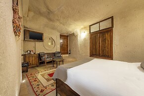 Castle Cave Hotel