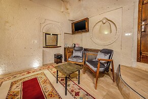 Castle Cave Hotel
