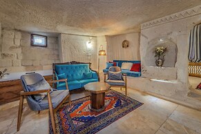 Castle Cave Hotel